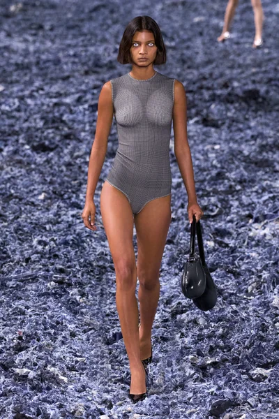 Look 14